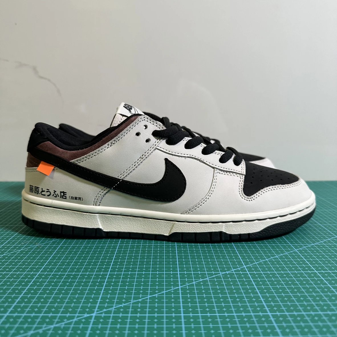 Dunk AE86 “Fujiwara Tofu” customized shoes Fujiwara Takumi
