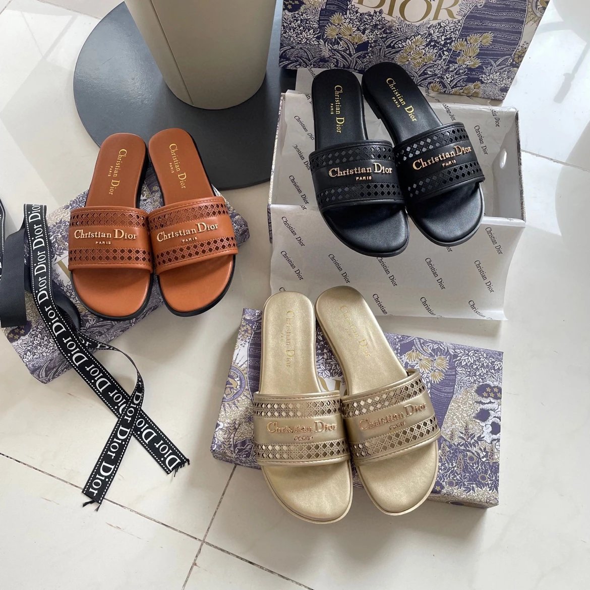 Dior Letter Cutout Genuine Leather Flat Sandals for Women Chunky Heel Slide Sandals Fashion Beach Slippers Outdoor Flat Mules