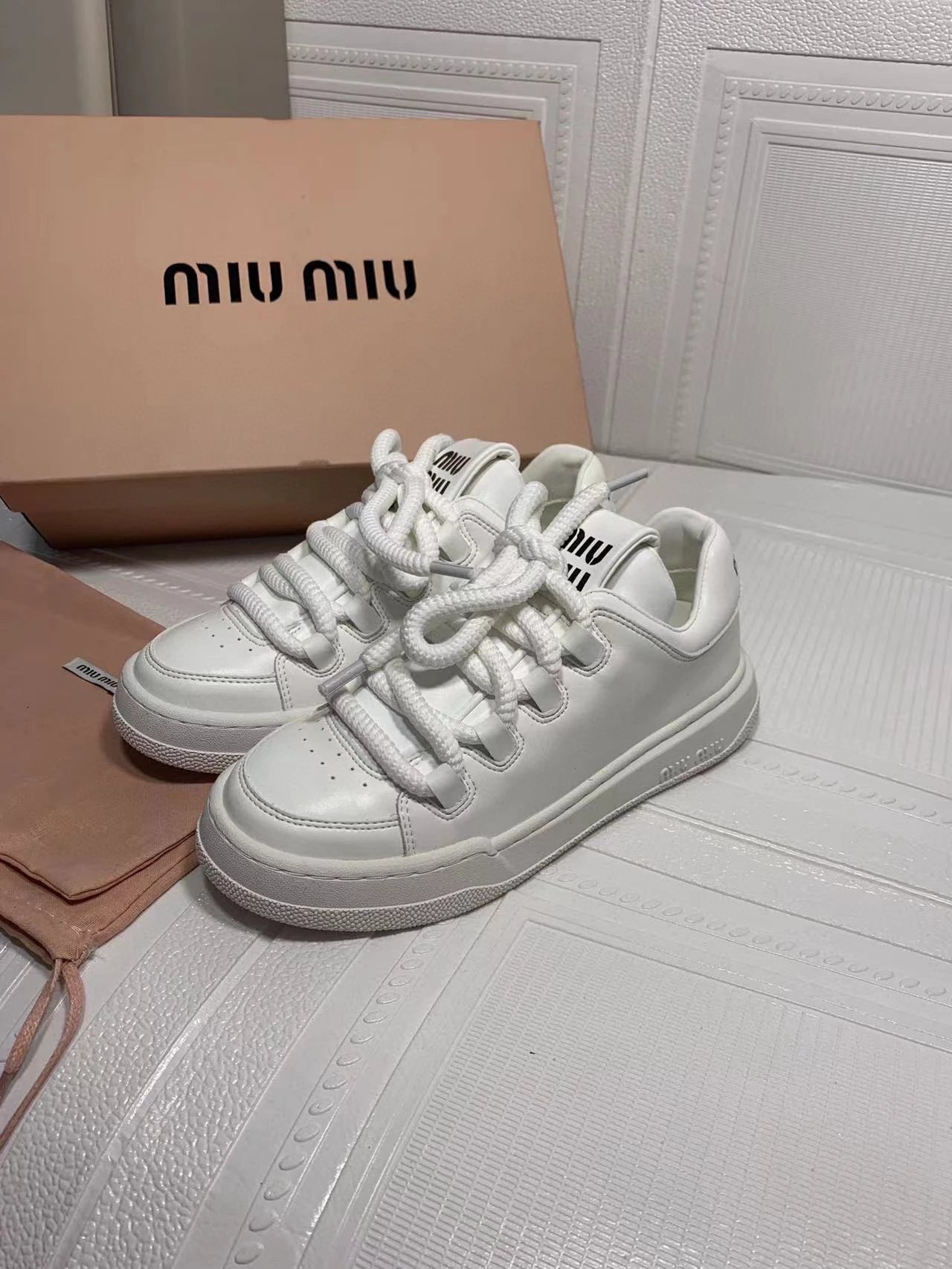 SF Express! Miu Miu Round-Toe Platform Sneakers for Women, Genuine Leather, Lace-Up, Flat, Color-Blocked, Casual Low-Top Shoes