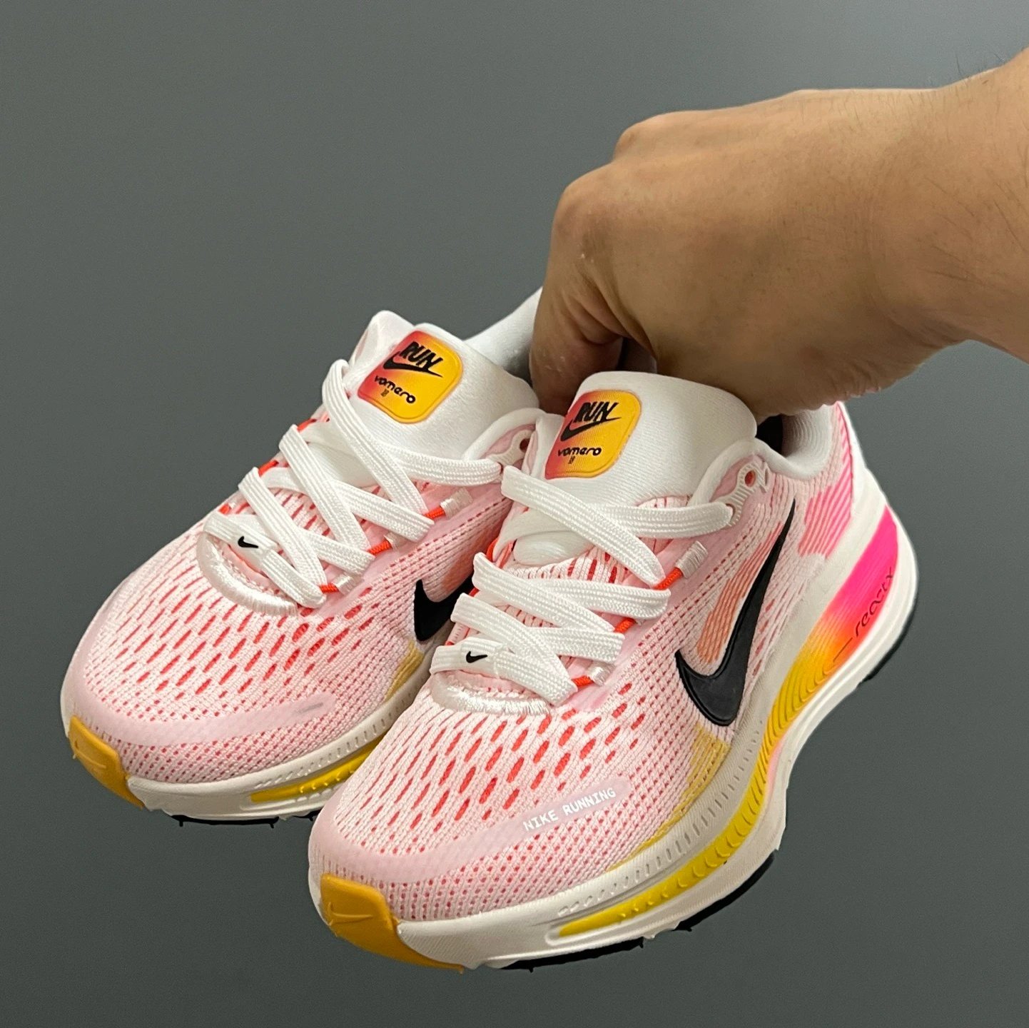 102 White/Pink