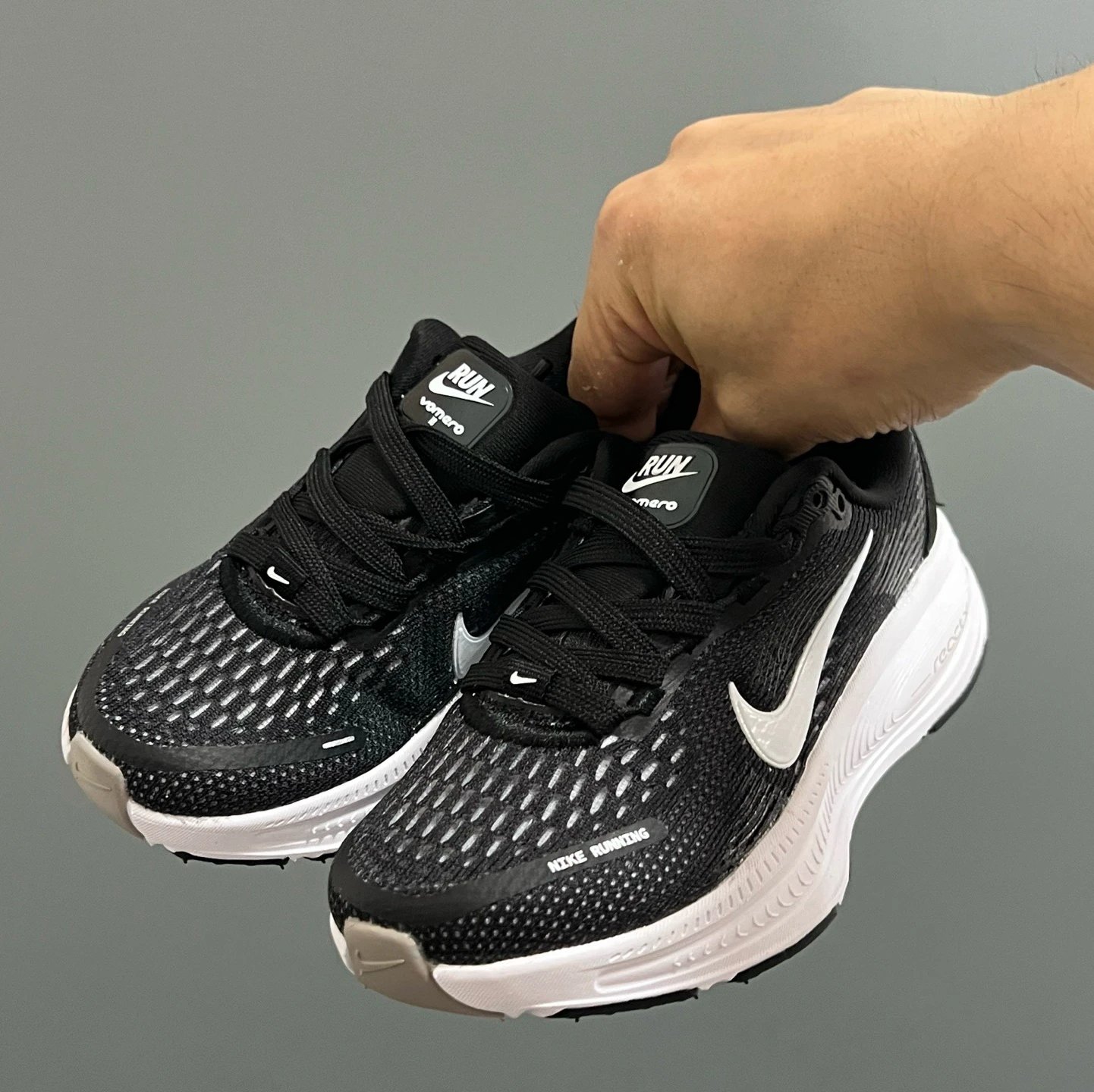 004 Black/White