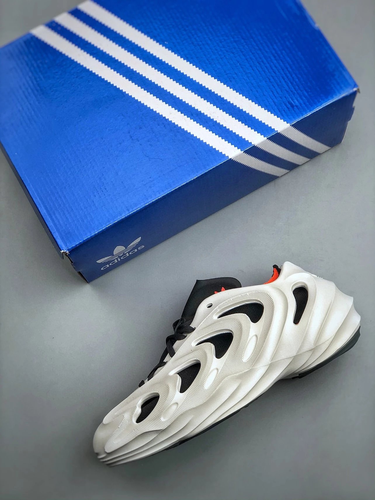 As Hole Sneakers 7