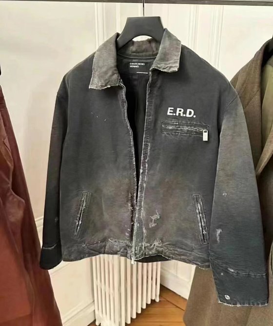 The shipper offers half price clearance for non quality issues, no refunds or exchanges for Enfants Riches Deporimes 23FW jackets