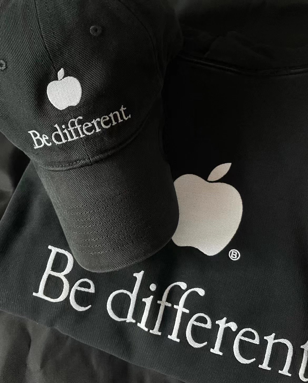 Balenciaga Be different Cap