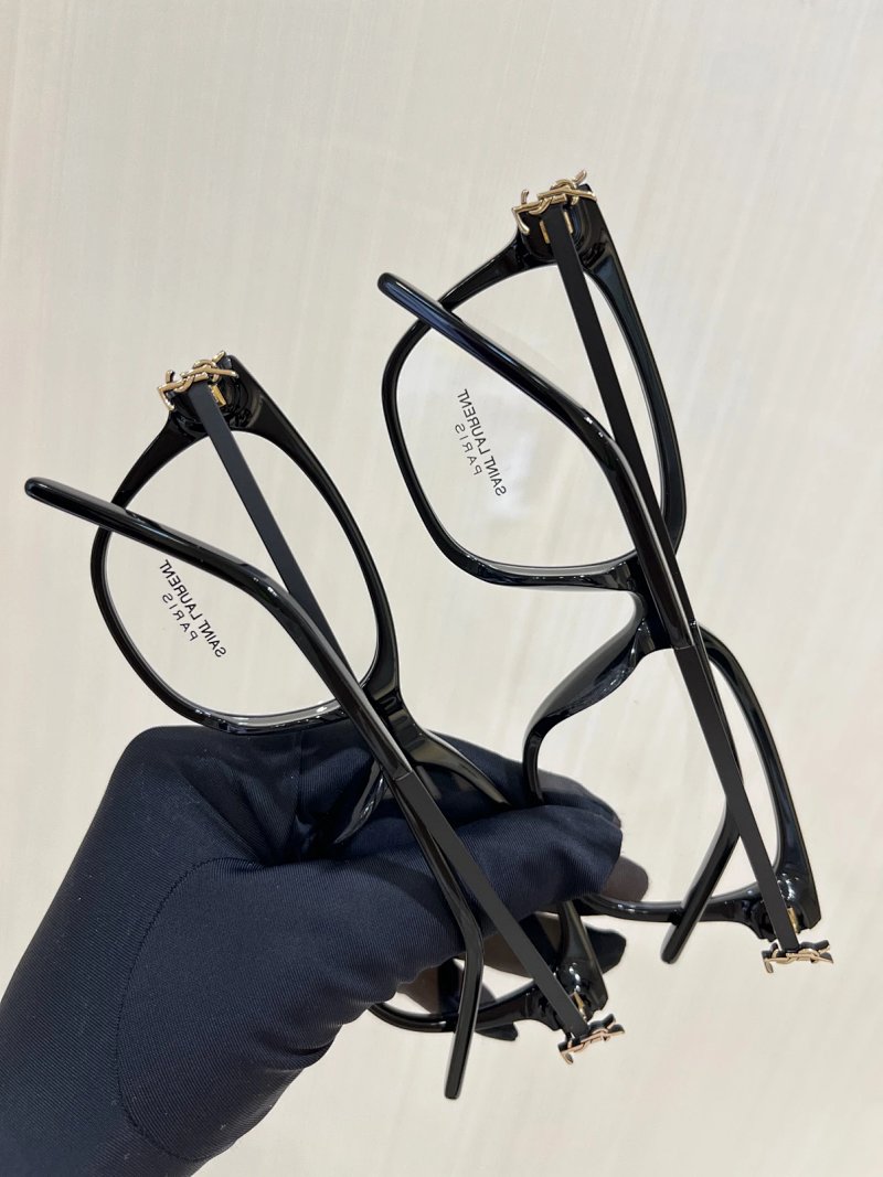 Glasses from Yin Kuang's Shop