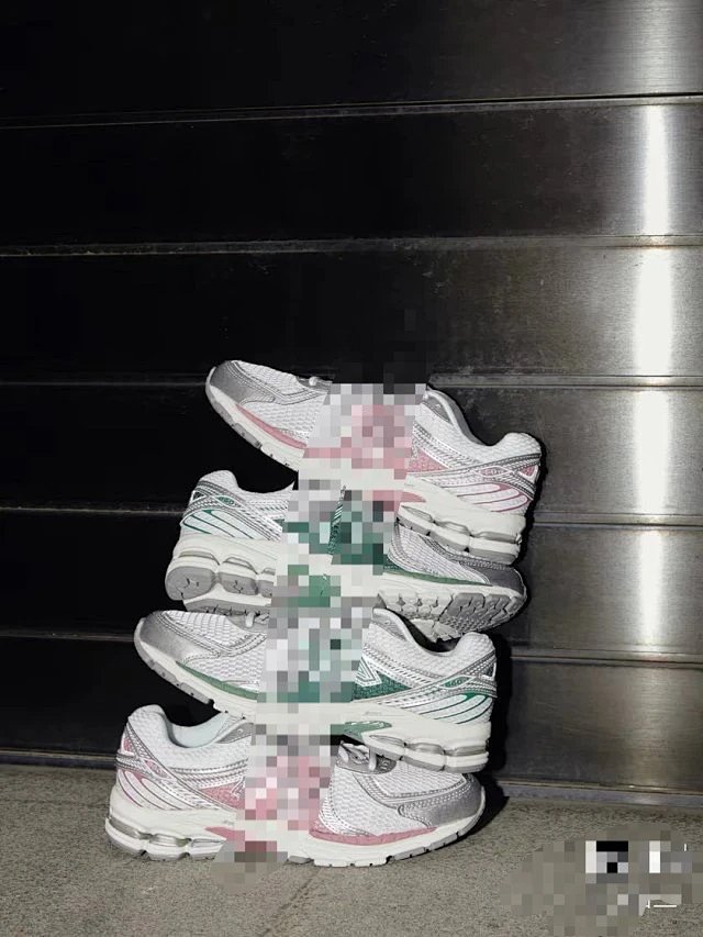 Sneakers from A1