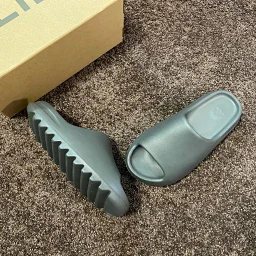 thumbnail for 拖鞋 （建议买大2码）备注 隐藏