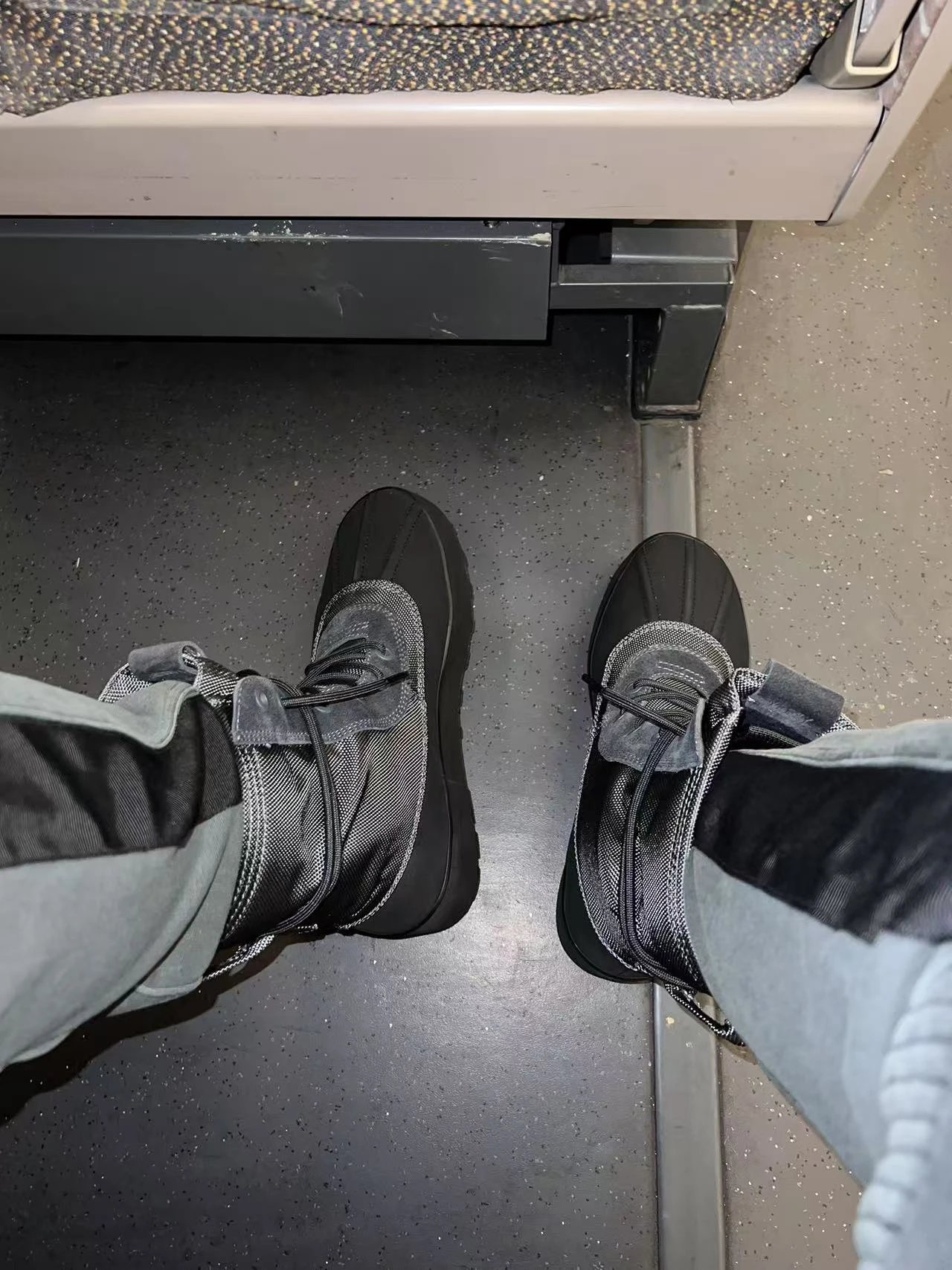 Yeezy950经典款，开发了一年多，图片是客户真实买家秀，所见即所得，40-46码，颜色：黑色跟沙色
