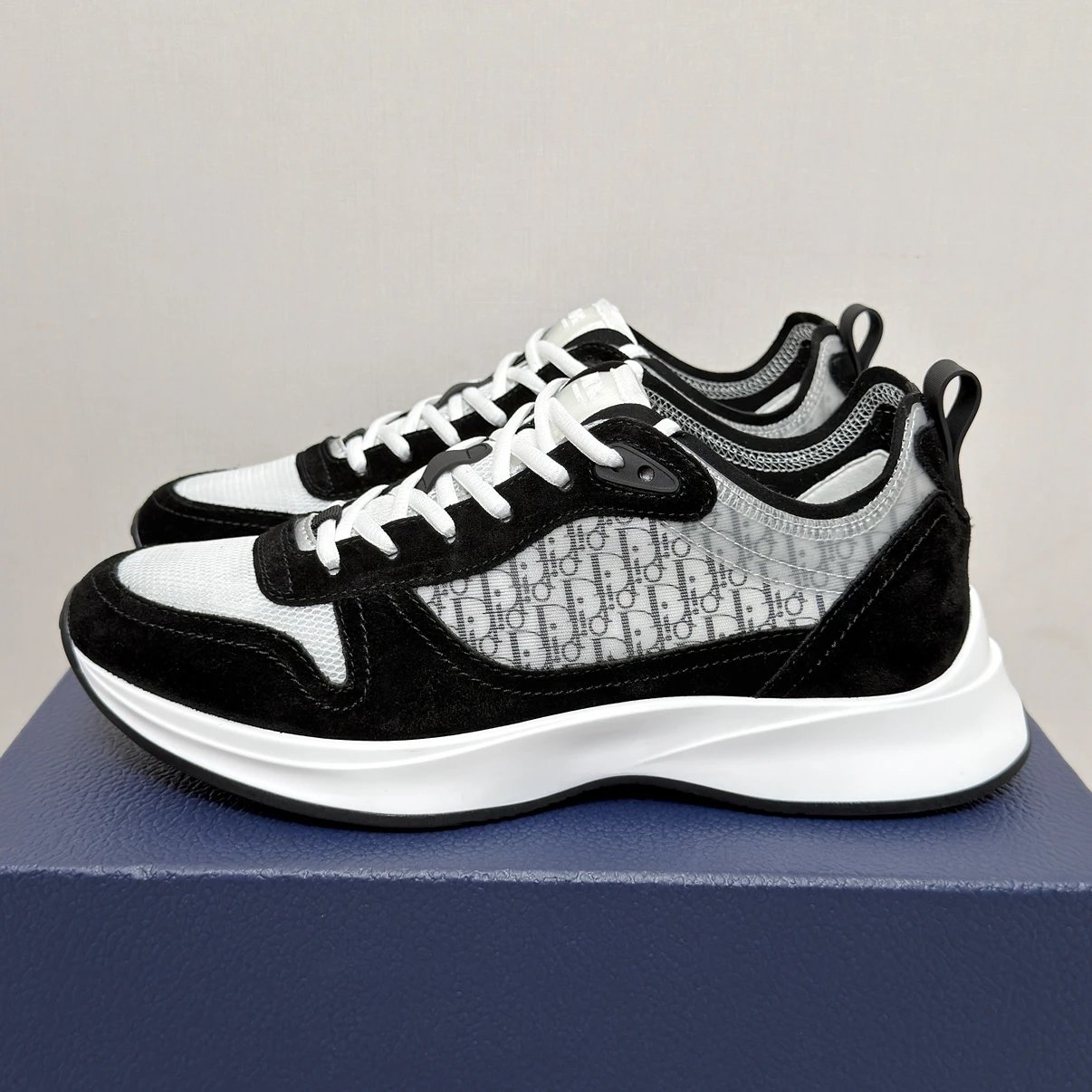 B25 shoes in Europe