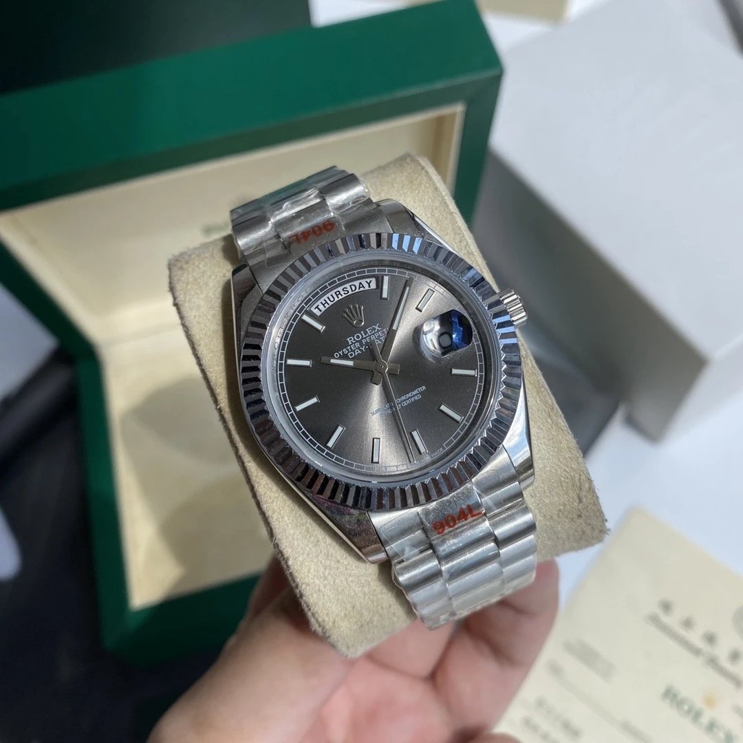 Log gray dial