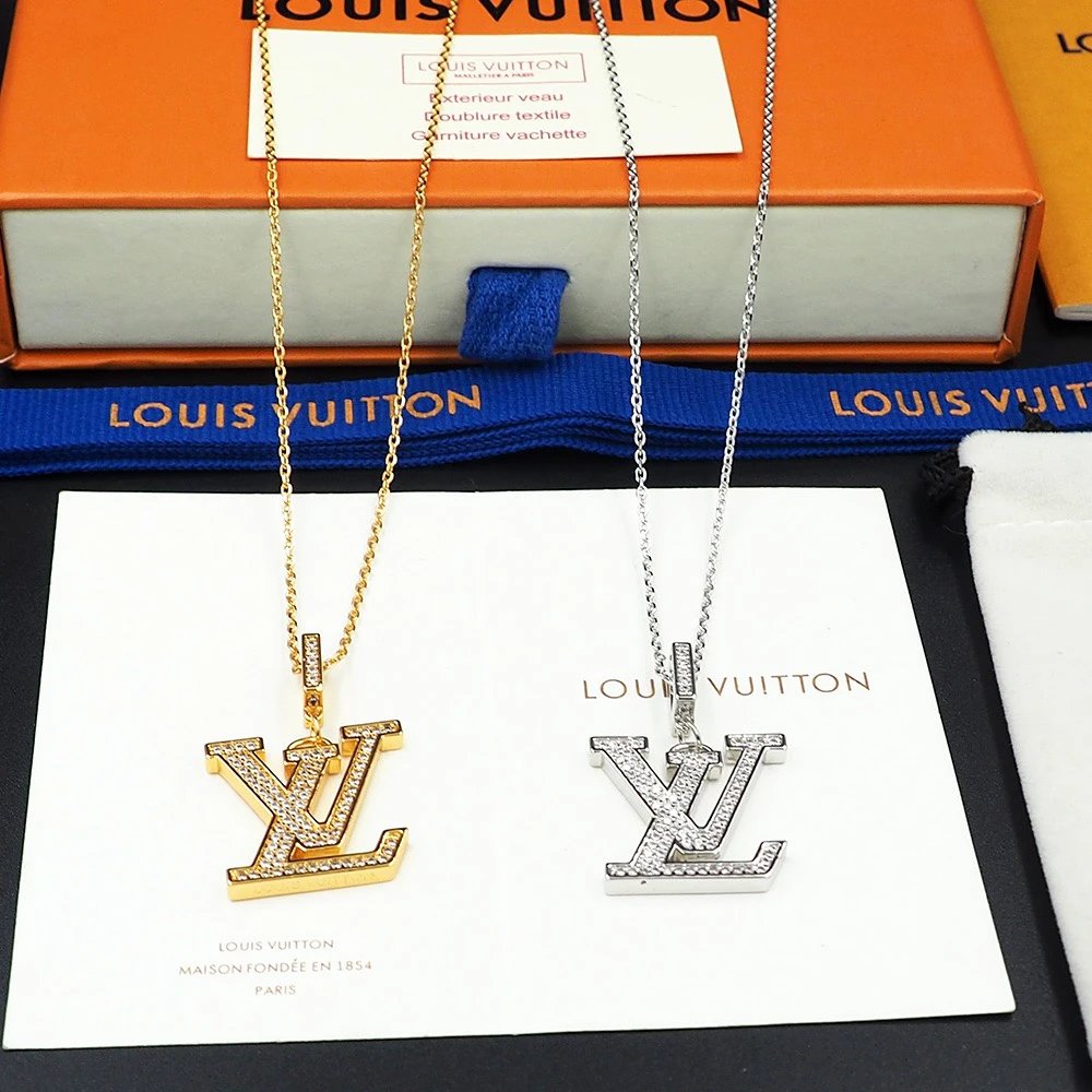 【 Highest Version 】 Light Luxury L Letter Full Diamond Colorful Diamond Necklace Full Diamond Letter Pav é Idylle Blossom Necklace