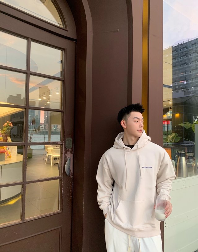Budget Balenciaga Hoodie: seller detail photo 4