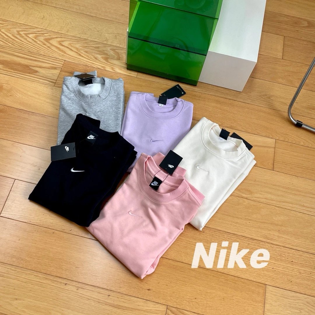 Nike Small Logo Crewneck Sweatshirts