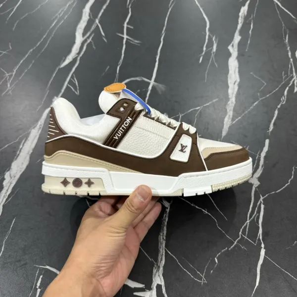 Louis Vuitton Trainer Low Sky Blue and White Sneakers - 34