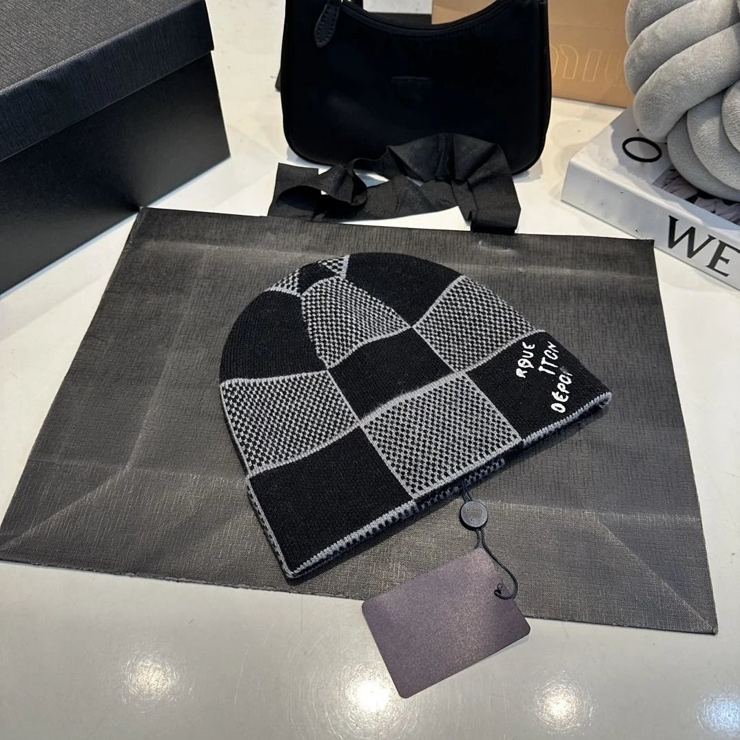Maison Margiela x Louis Vuitton Knit Beanie Black product detail 4 in Litbuy spreadsheet finds