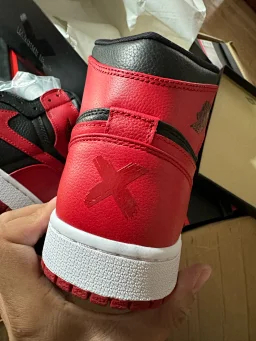 thumbnail for pk aj1黑红2011 全码 原盒 无瑕疵