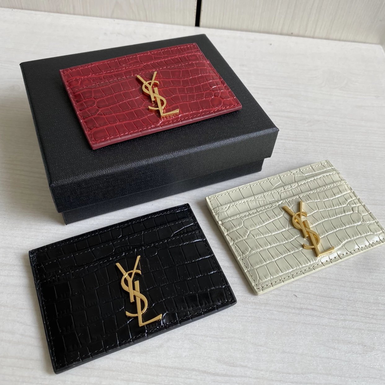 Top grade imported cowhide crocodile pattern Y-shaped retro gold buckle leather ultra-thin one-piece card bag card bag from Yangshulin