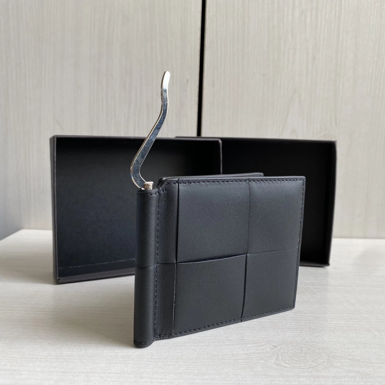 Top grade wide woven cowhide, diamond grid leather, folded wallet clip, card bag, banknote clip, button