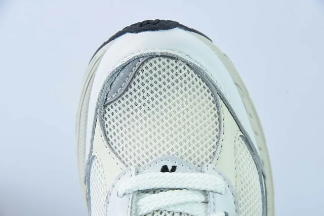 New Balance Sneakers 2002R product detail image 57