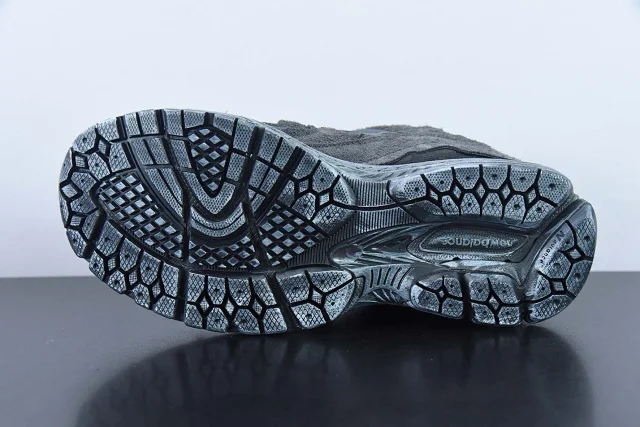 New Balance Sneakers 2002R product detail image 35