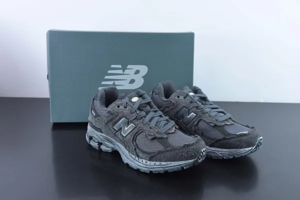 New Balance 2002R Beige Sneakers - 33
