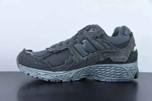 New Balance 2002R Beige Sneakers - 30