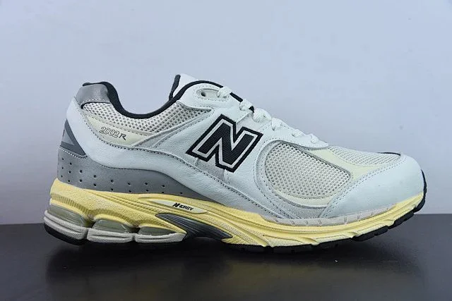 New Balance Sneakers 2002R product detail image 15
