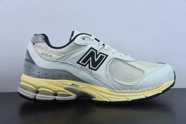 New Balance 2002R Beige Sneakers - 16
