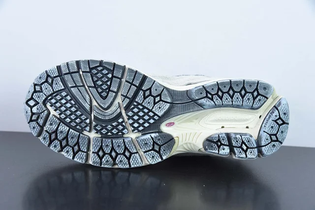 New Balance Sneakers 2002R product detail image 44