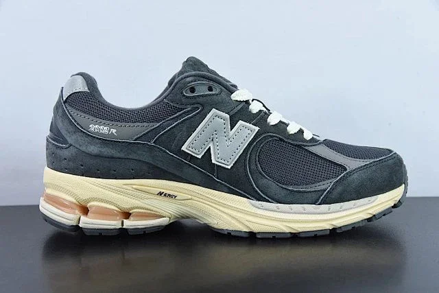 New Balance Sneakers 2002R product detail image 16