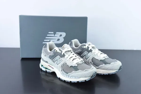New Balance 2002R Beige Sneakers - 42