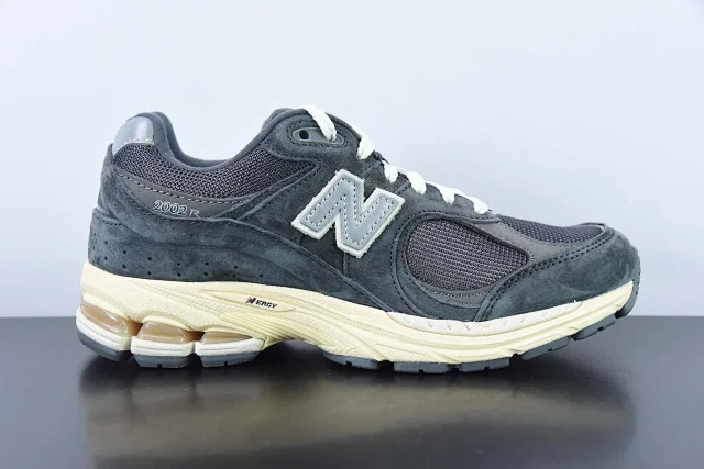 New Balance Sneakers 2002R product detail image 7