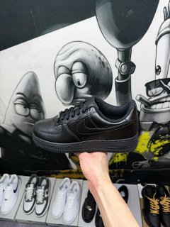 GX Original / Full-Length Zoom Air Sole / Stiff Full-Grain Leather / Tank-Tread Sole / Double Steel-Stamped Insole / Original Last & Board Development / Brushed Inner / Double-Stitched Reinforcement – N/K Air Force 1 '07 Low Black Knight Casual Skate Shoes