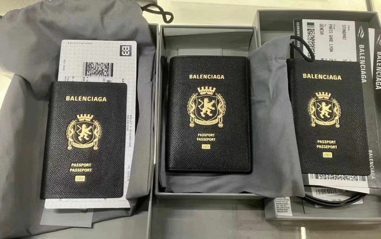 BLCG Passport Pack Balenciaga Balenciaga 24SS Passport Pack Card Pack can be used as a wallet with the highest differentiation currency on the market