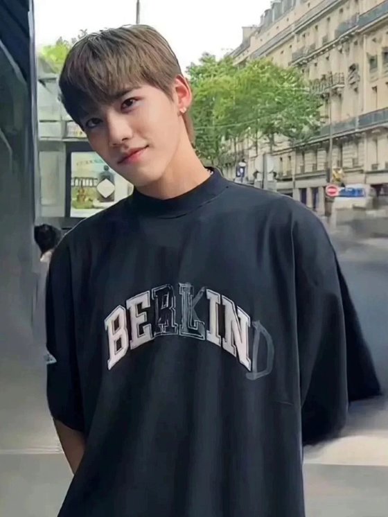 BLCG Short Sleeve Balenciaga Parisian Home 23FW Berlin Limited Be kind Monogram Embroidered Aged Damage Patch Silhouette T-Shirt pp Same Top on Market