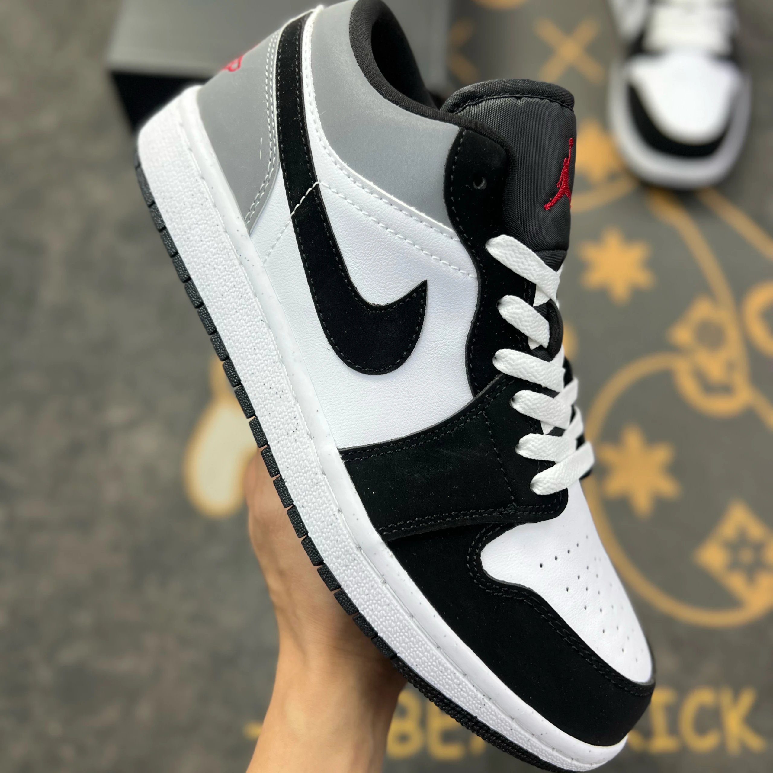 HF3148-106 Retro Black White Silver