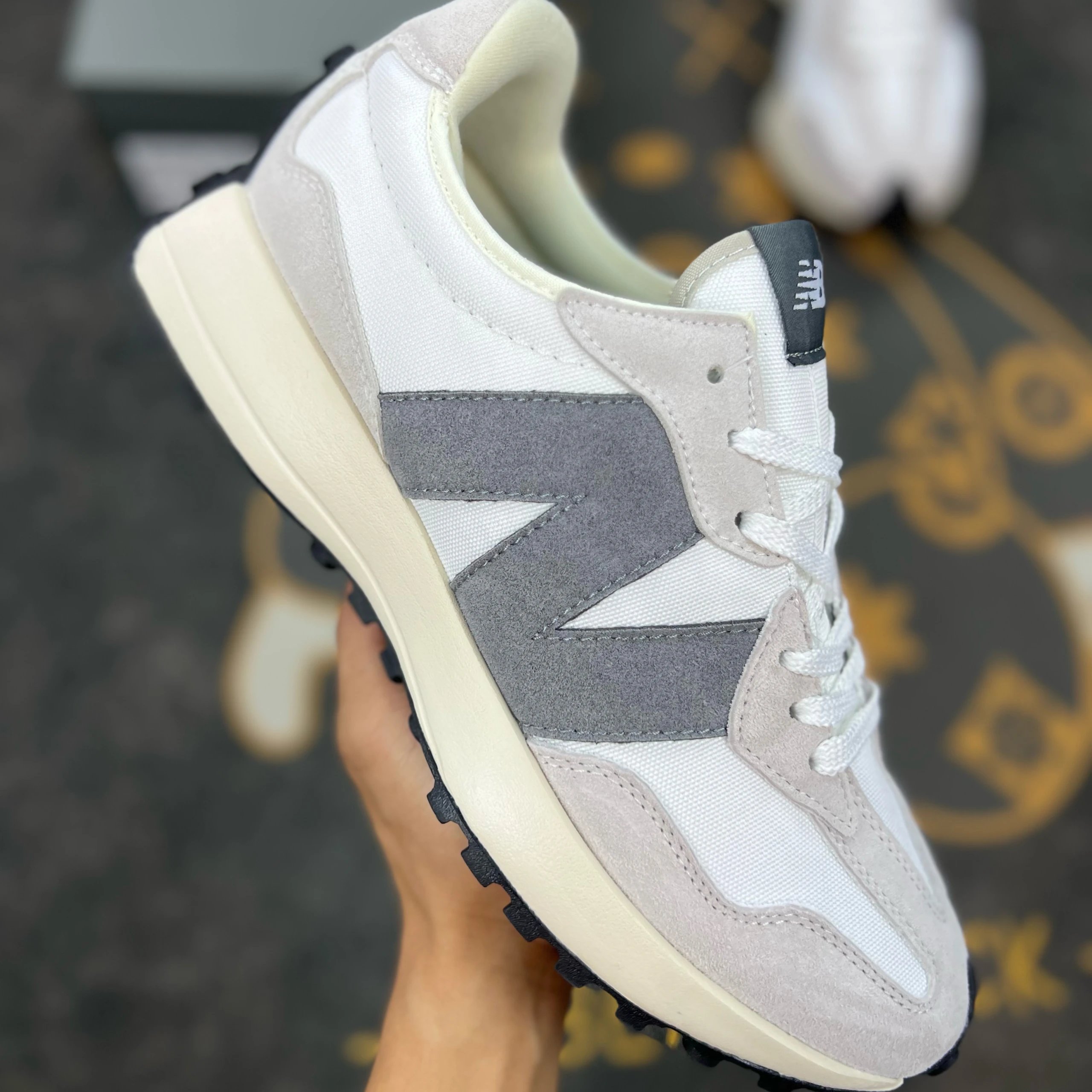 MS327WE gray white