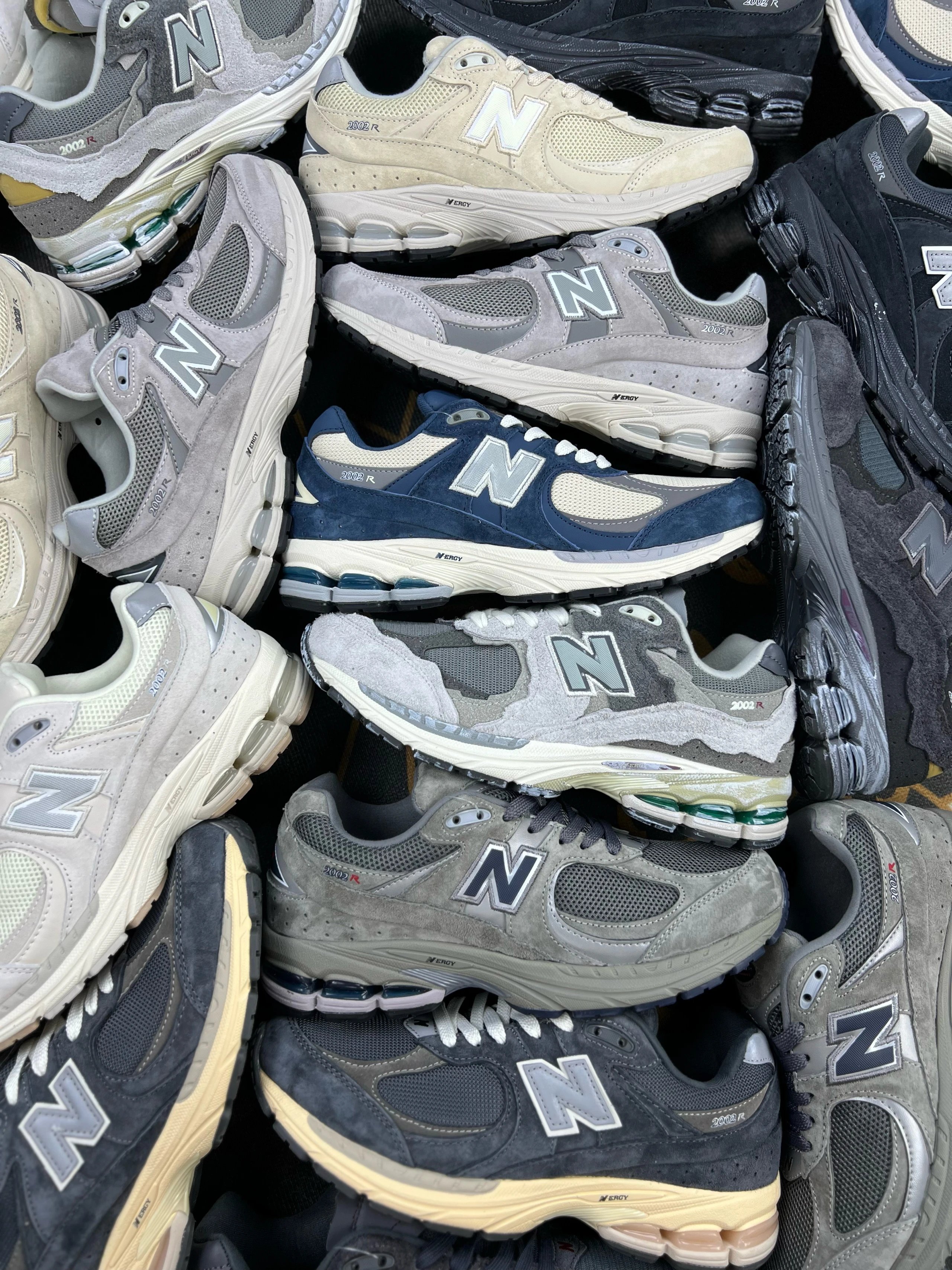 【Exclusive Benefit, Restocked Regularly】Pure Original Version 2002R, Authentic Imported Suede Leather, Premium Brush Effect, Double-Layer Breathable Mesh, Retro Casual Sneakers, Unisex