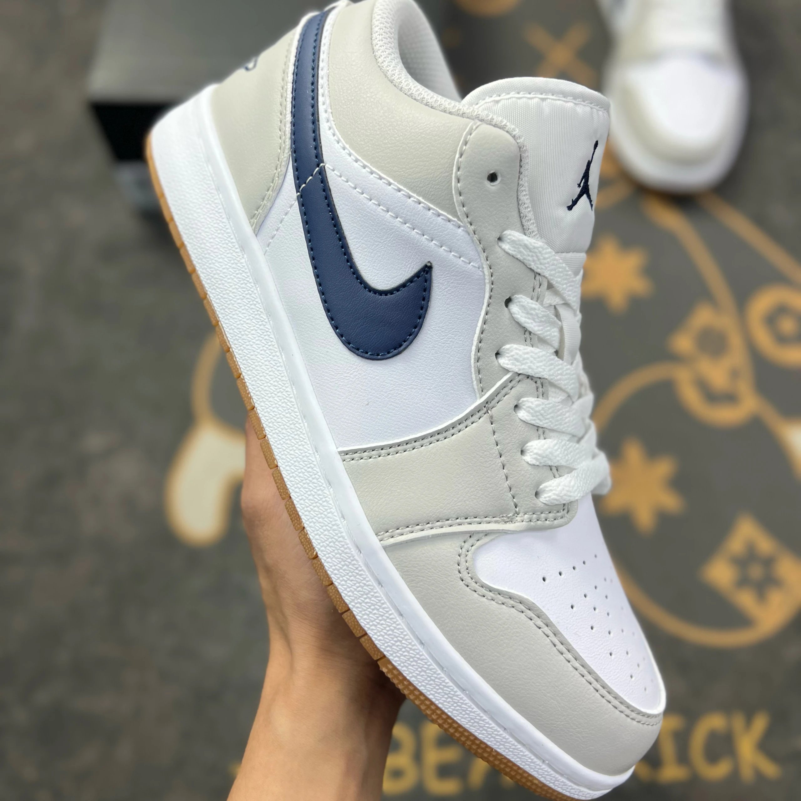 553558-146 Grey White Blue