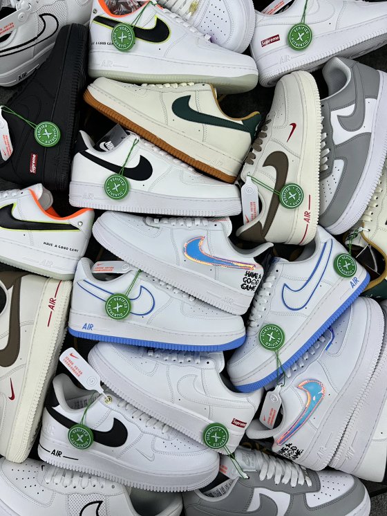 【 Green Button Pure Original Version Advantage Supply 】 Air Force One Low Top Multiple Color Matching Head Leather Built in Full Foot Air Cushion Comfortable and Versatile Casual Sports Board Shoes for Men and Women