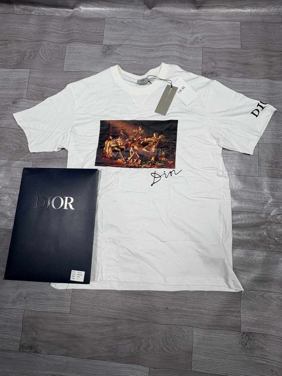 【Special Offer - No Returns or Exchanges】DIO R Ethnic Pattern 2025 Summer New Arrival Unisex Couple Loose Fit Versatile Top Niche Men's & Women's Fashion Short Sleeve - White