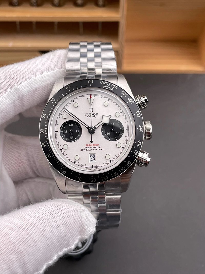 Watch from Three-legged