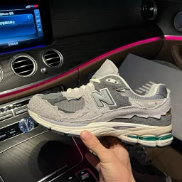 thumbnail for 2002R破坏解构风复古休闲跑鞋