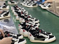 Jordan 1  Travis Scott Low OG Olive — seller photo 2