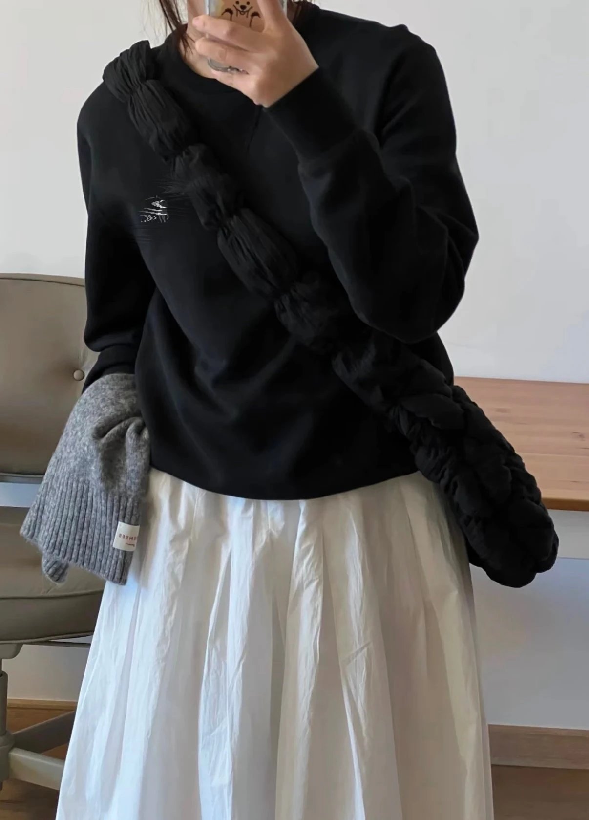 Bulbasaur Pony Style Self-Designed Black Crewneck Sweatshirt with Small Logo Embroidery, White Label, 32S 300G Double-Sided Knit Fabric, Supports Testing