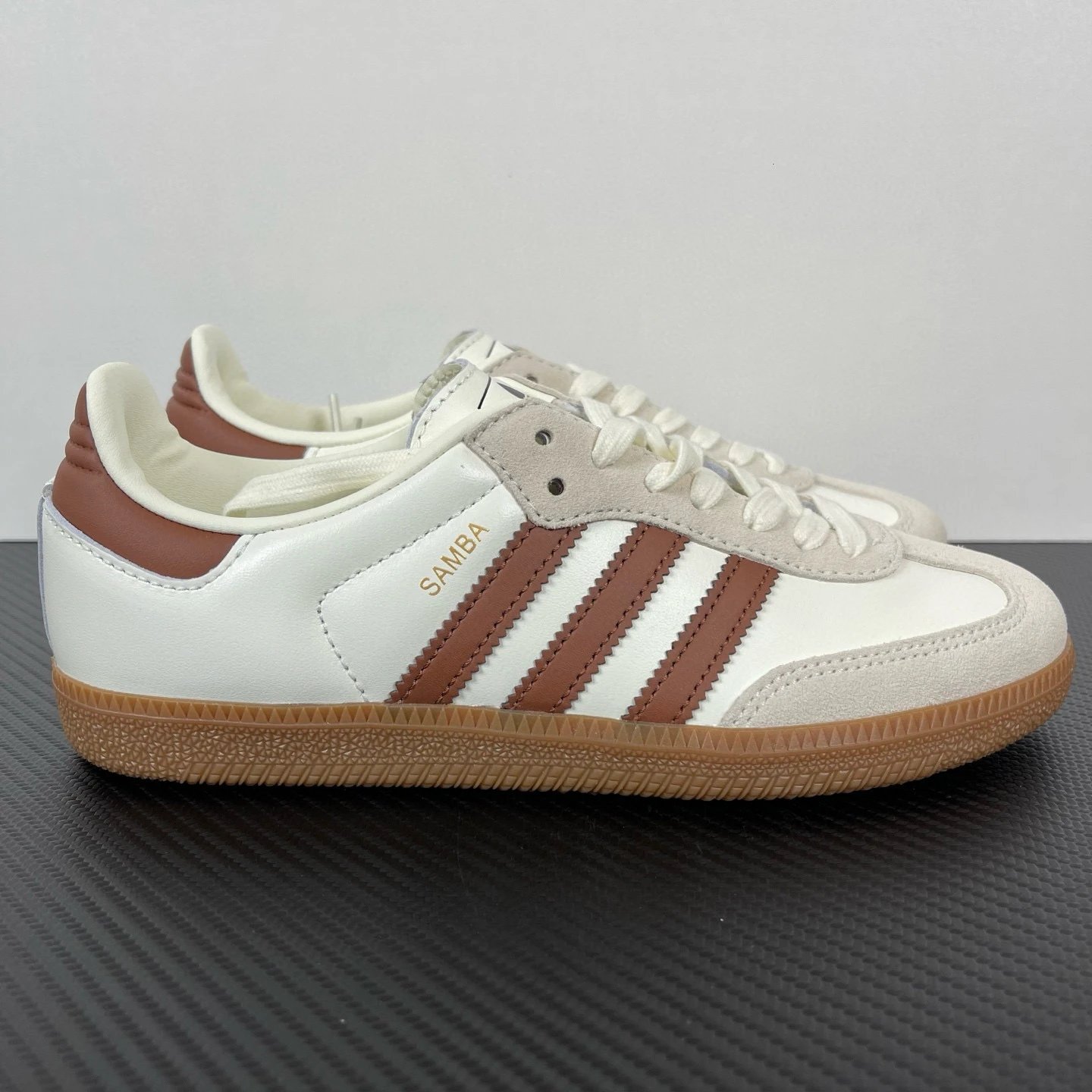 White Brown ID1447