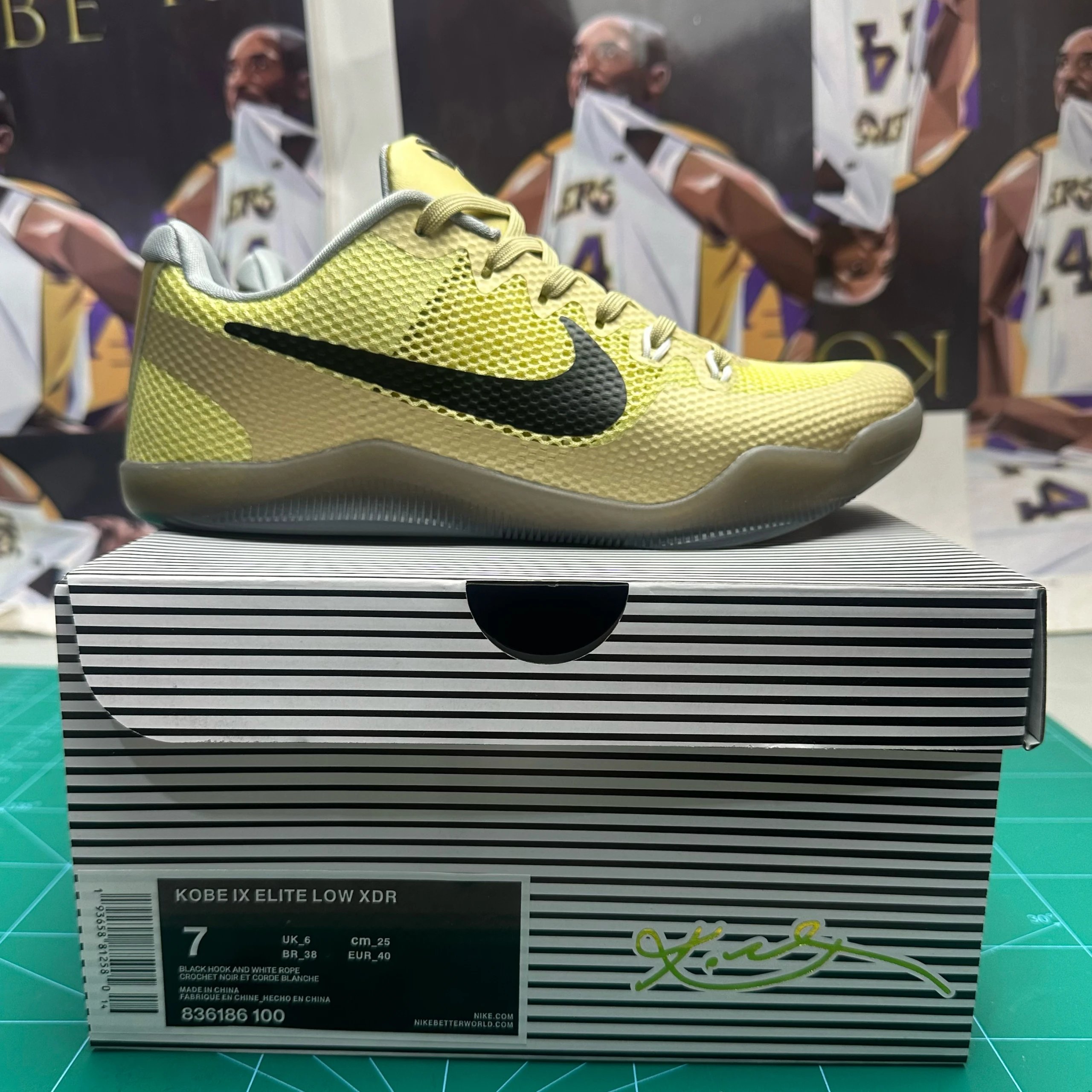 Kobe 11 Gold Battle Boots