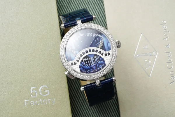 Van Cleef & Arpels Pont des Arts White Leather Watch Watches - 4