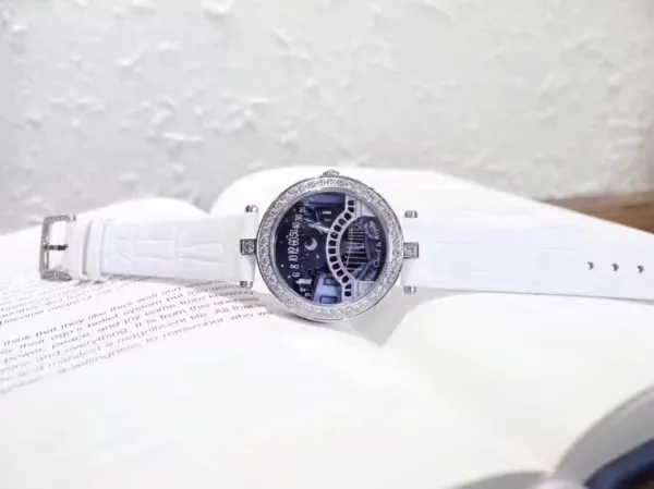 Van Cleef & Arpels Pont des Arts White Leather Watch Watches - 30