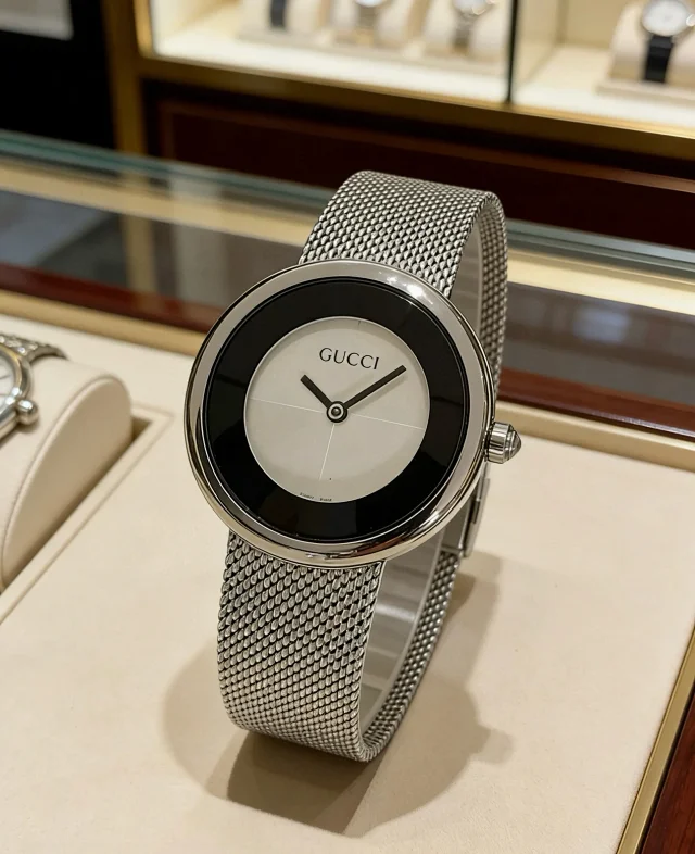 Gucci Assorted quartz watch designs with mesh bracelets product detail image 5